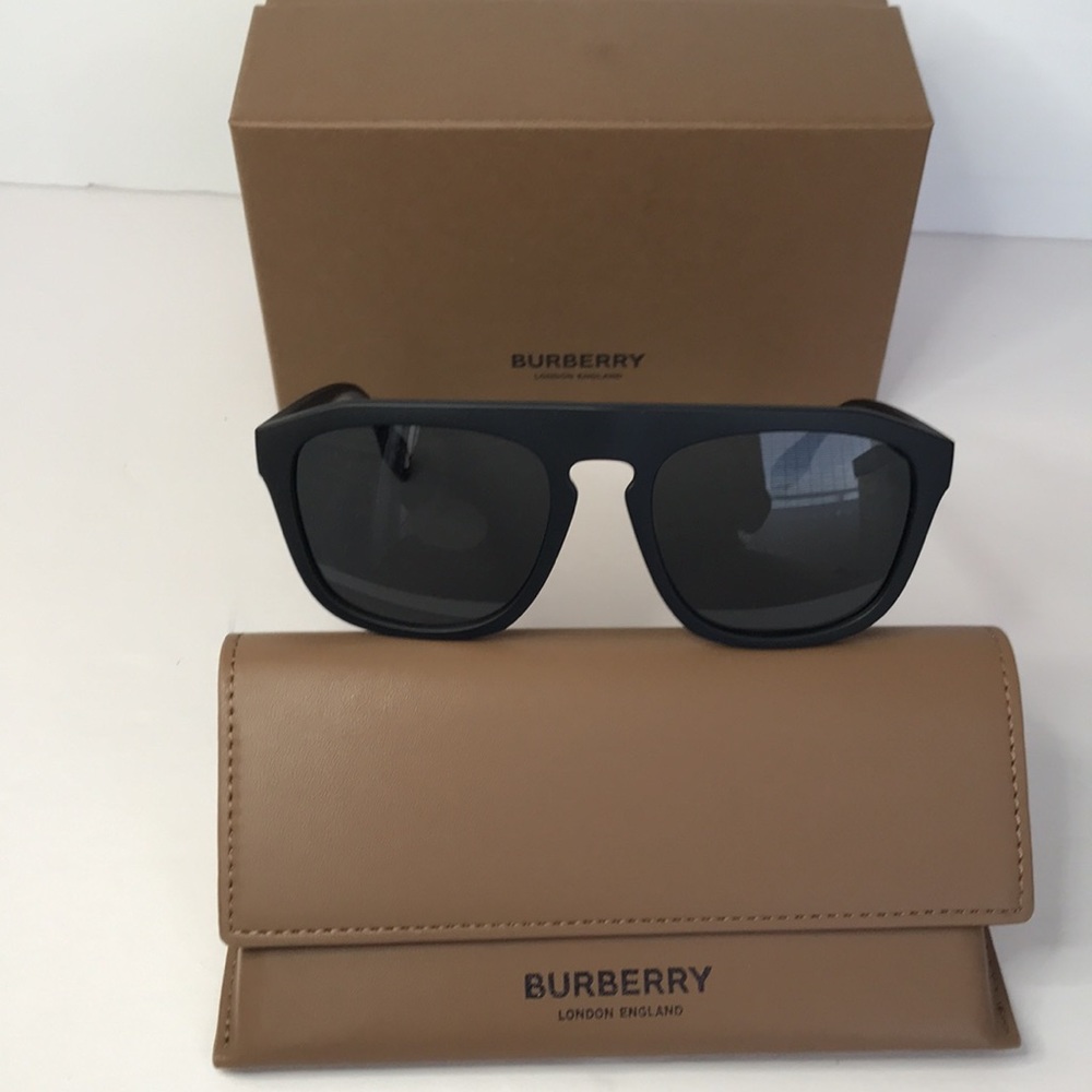 💯- Authentic New Sunglasses Burberry BE 4396 U 346487 Wren Matte Black Dark… - Picture 5 of 13